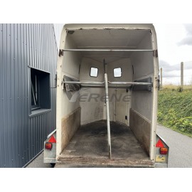 VAN BARBOT A RESTAURER