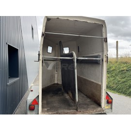 VAN BARBOT A RESTAURER